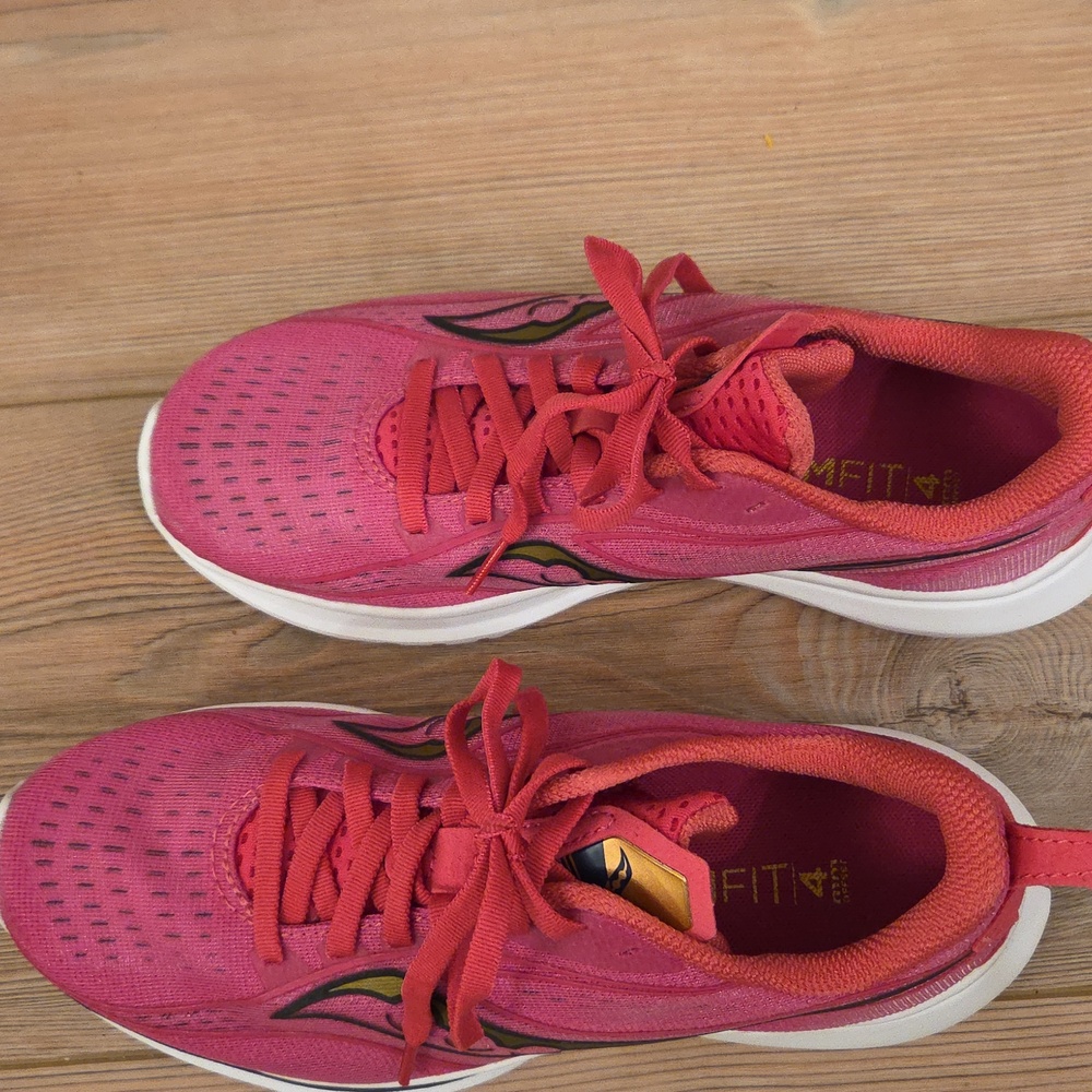 Saucony Women's Vibrant Pink Running Shoes Size 7 - Picture 3 of 7